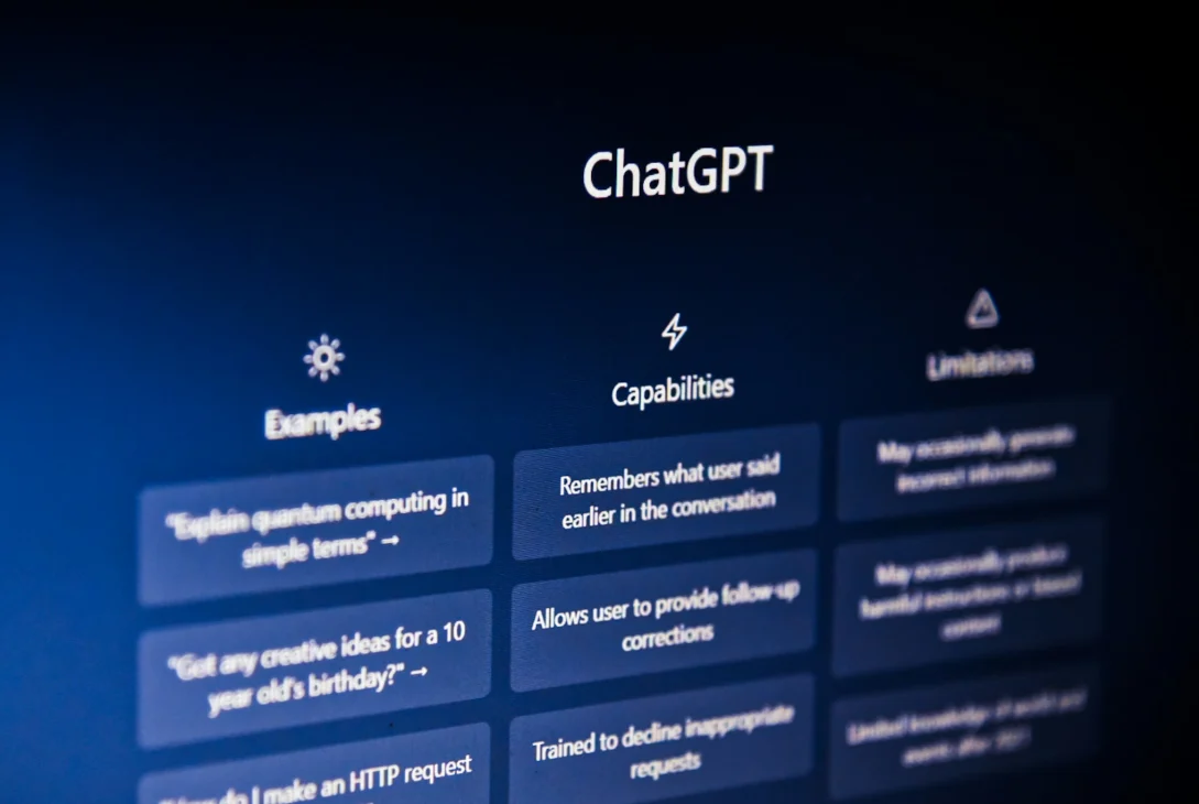 Widok ekranu z otwartą stroną internetową ChatGPT